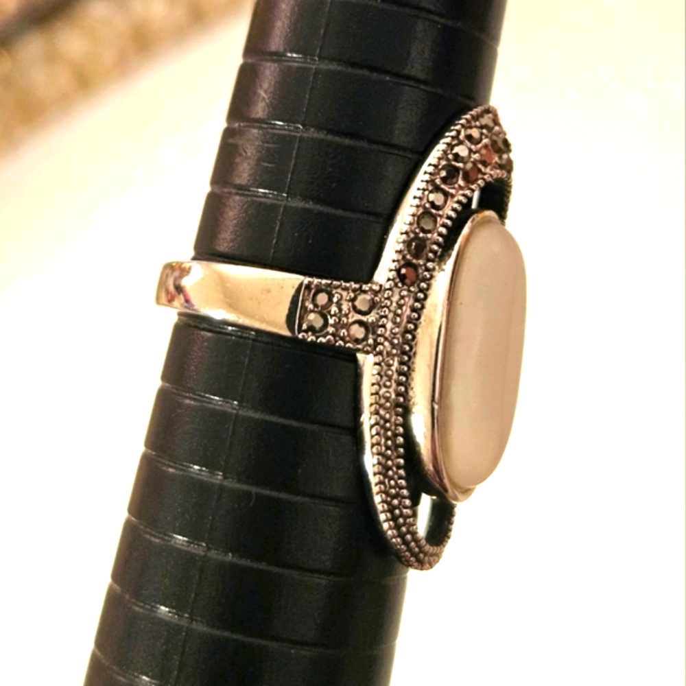 Elegant Silver Oval Ring - Picture 7 of 9